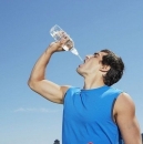 夏季运动健身八注意 提前补充水分