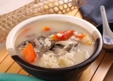 手脚容易冰冷是咋回事？ 三种食疗方法来帮你