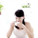 春季高效排毒五大招 喝花茶晨练拉拉筋