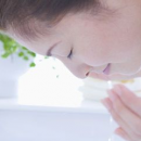 夏天一天洗几次脸 洗脸太频繁易长痘