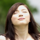 夏季预防疾病十法宝 多吃红苹果情绪要乐观