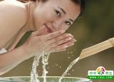 盐水可以洗脸吗 它有什么好处